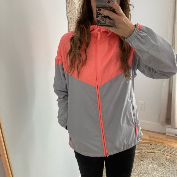 Superdry vintage 80’s look windbreaker with mesh interior - Picture 2 of 8